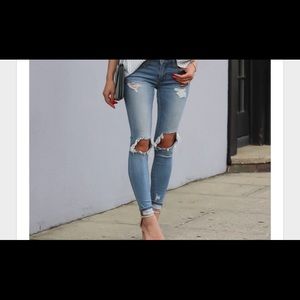 AMERICAN EAGLE DISTRESS JEGGINGS